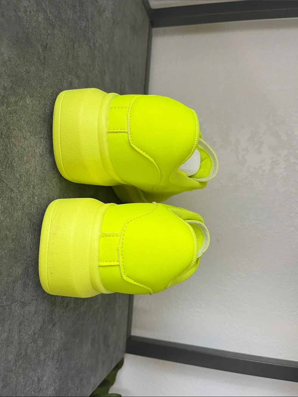 Berness bold neon
